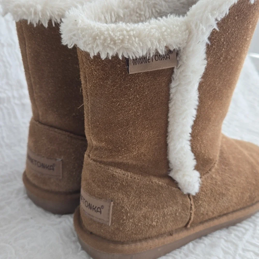 Minnetonka Winter Boots Women's Size‎ 6 Brown Mid Calf Suede Faux Fur Slip On